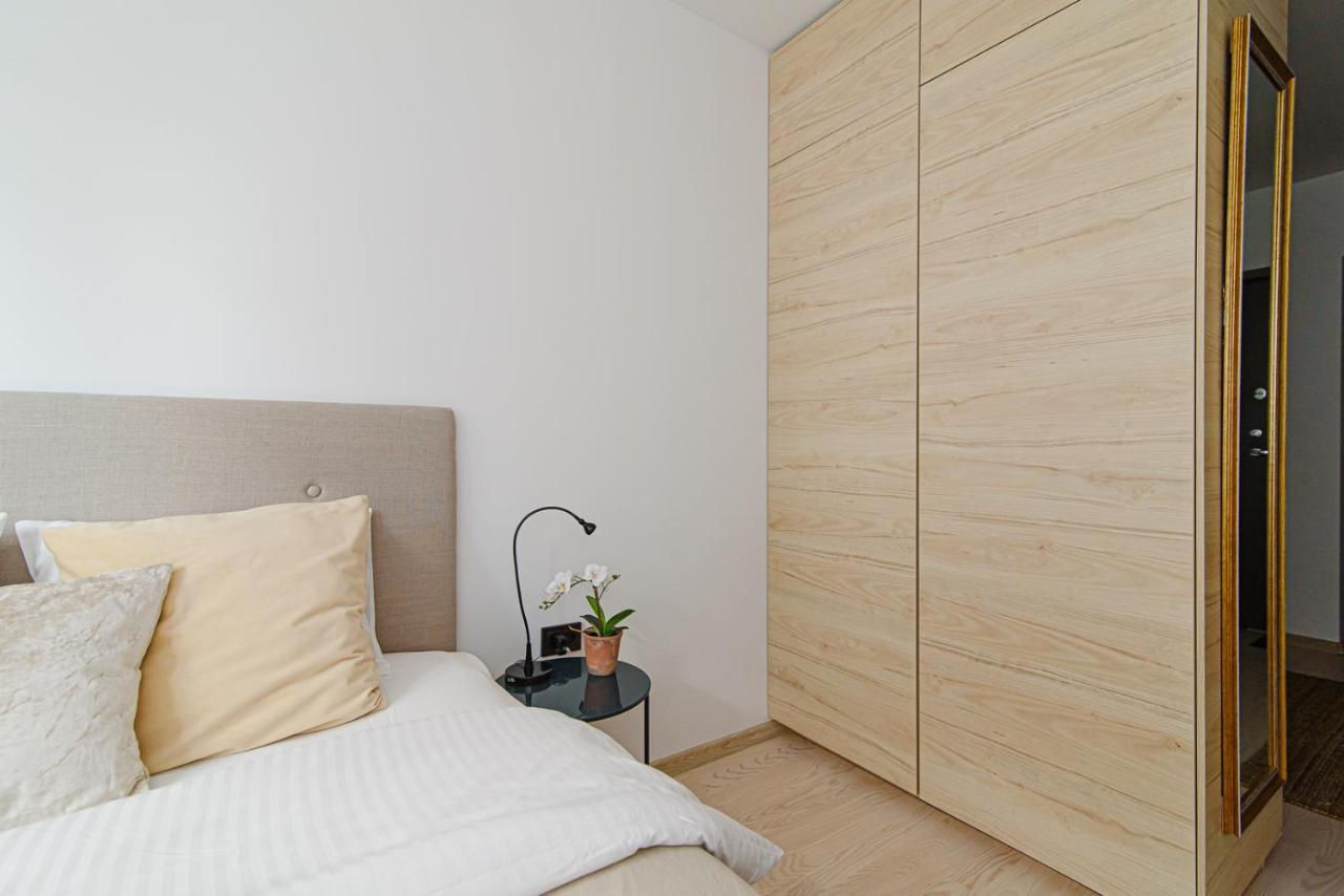 Modern Apartment Next To Ozas Park By Urban Rent Аеропорт Вільнюс Екстер'єр фото